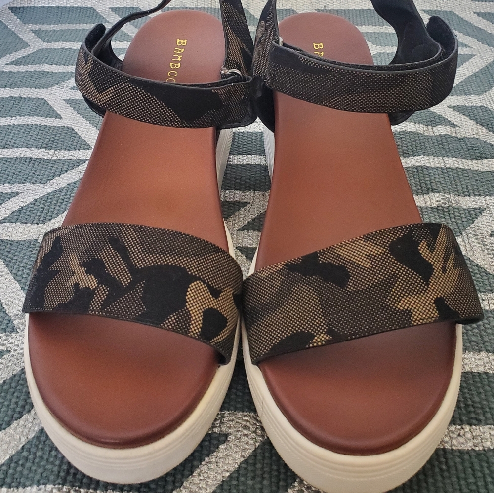 Bamboo Camo Wedge Sandals Size 10